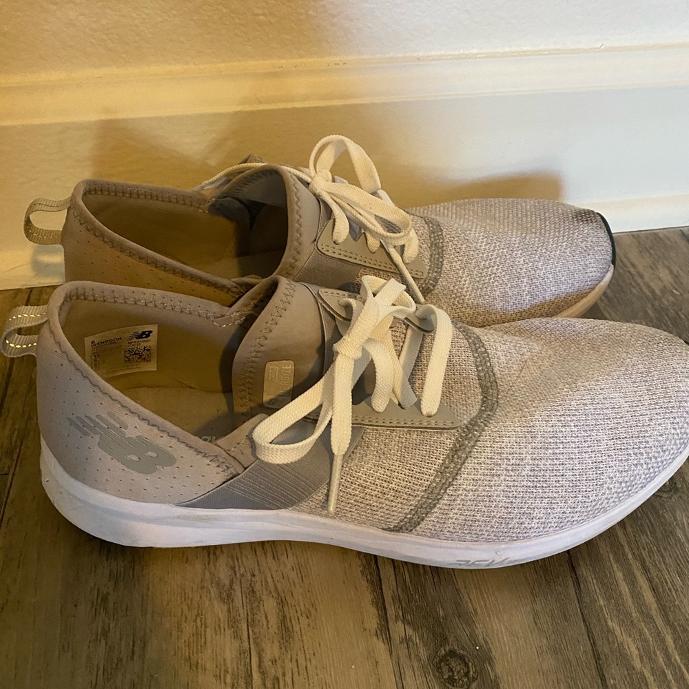 Women’s athletic shoe